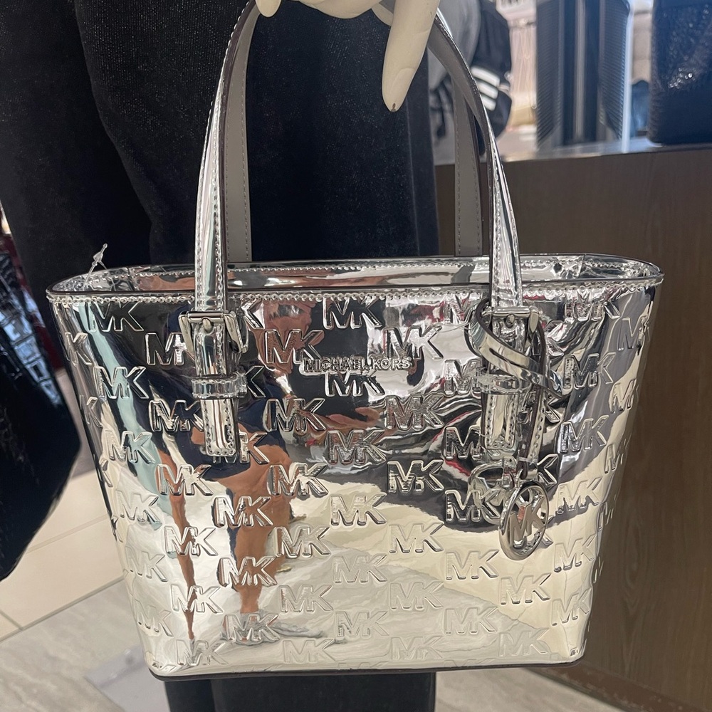 MICHAEL KORS Jet Set Extra-Sm Patent Logo Debossed Convertible Tote Cross
Silver - Picture 8 of 16